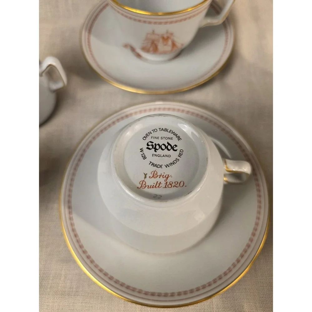 Spode Trade Winds Red Demitasse Cup And Saucer Set. Very Rare Gold‎ Trim